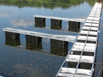 Walkable finger steel platform